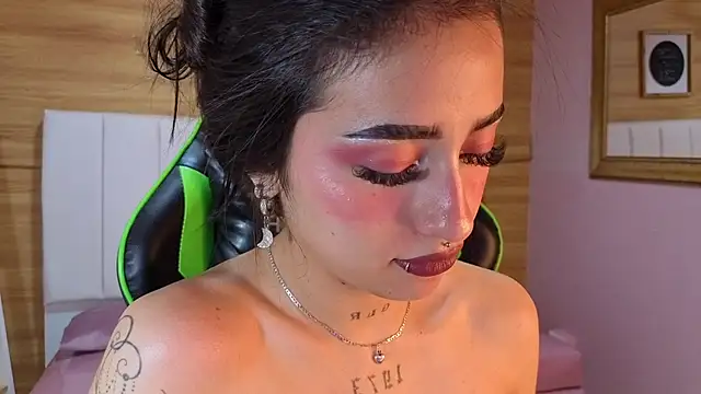 Abril Velvet a  online show from November 2025 01:27:02 AM