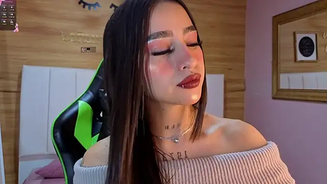 Abril Velvet a  online show from November 2025 12:39:02 PM