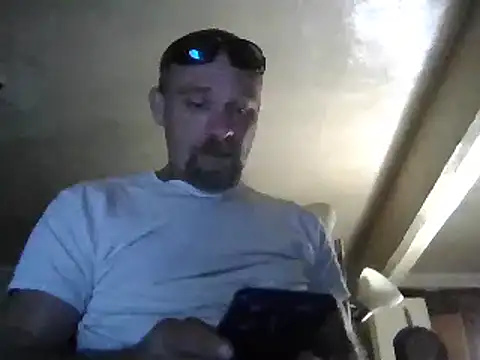 Snapshot of Eat_it_from_the_back chatting on September 2025 06:51:02 AM Eat it from the back online show from September 2025 06:51:02 AM