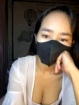 TiNa 04 online show from October 2025 11:46:01 PM