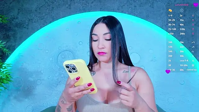 Snapshot of ReinaChloe chatting on June 2026 04:15:01 PM ReinaChloe online show from June 2026 04:15:01 PM