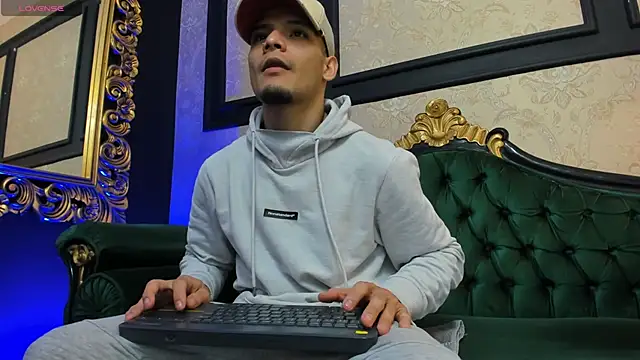 AlessandroKiing online show from September 2025 02:33:01 PM