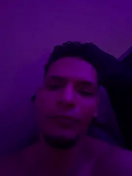 Snapshot of AlessandroKiing chatting on April 2026 07:17:02 AM AlessandroKiing online show from April 2026 07:17:02 AM