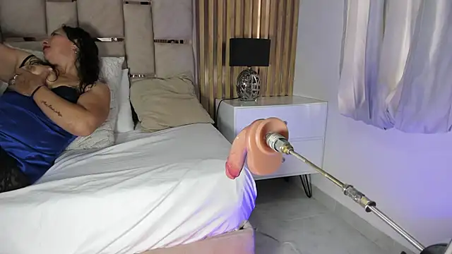 Luna Naughty1 online show from October 2025 07:23:02 PM