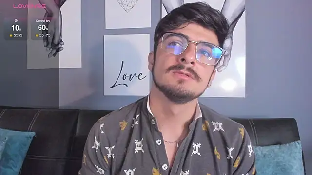 AaronFuentes7 online show from October 2025 12:11:01 PM