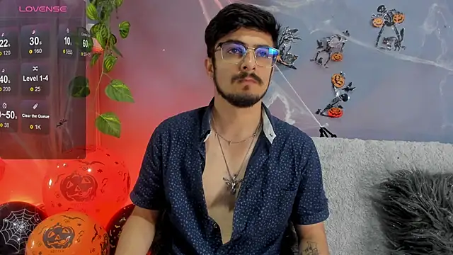 AaronFuentes7 online show from October 2025 01:43:02 PM
