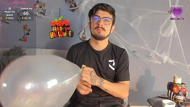 AaronFuentes7 online show from October 2025 01:56:02 PM