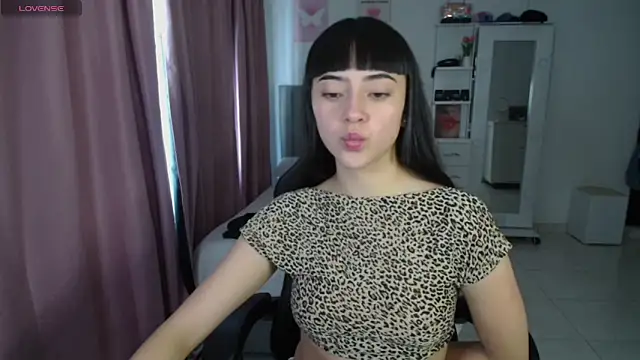 Snapshot of violetta_blackk chatting on March 2026 05:51:02 PM violetta blackk online show from March 2026 05:51:02 PM