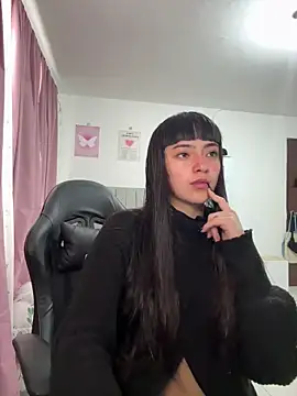 Snapshot of violetta_blackk chatting on April 2026 09:35:01 PM violetta blackk online show from April 2026 09:35:01 PM