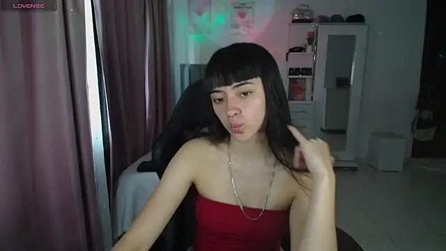 Snapshot of violetta_blackk chatting on April 2026 05:18:01 PM violetta blackk online show from April 2026 05:18:01 PM