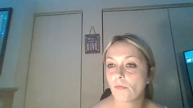 Snapshot of Candykissesxoxo chatting on October 2025 05:50:02 AM Candykissesxoxo online show from October 2025 05:50:02 AM