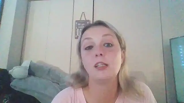 Snapshot of Candykissesxoxo chatting on November 2025 07:22:01 AM Candykissesxoxo online show from November 2025 07:22:01 AM