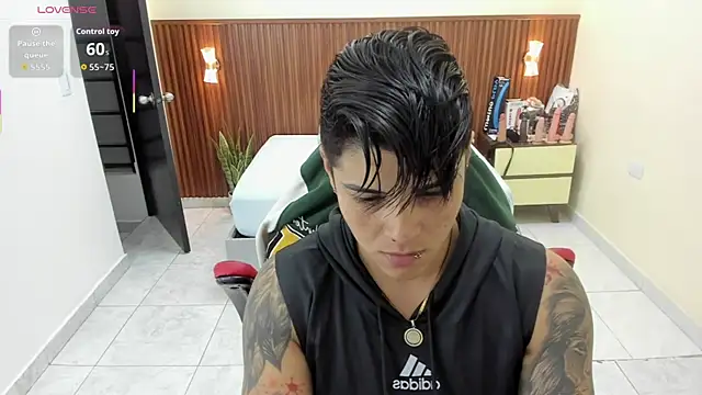 KAROLLJONES1 online show from September 2025 02:33:01 AM