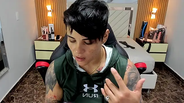 KAROLLJONES1 online show from September 2025 07:58:01 PM