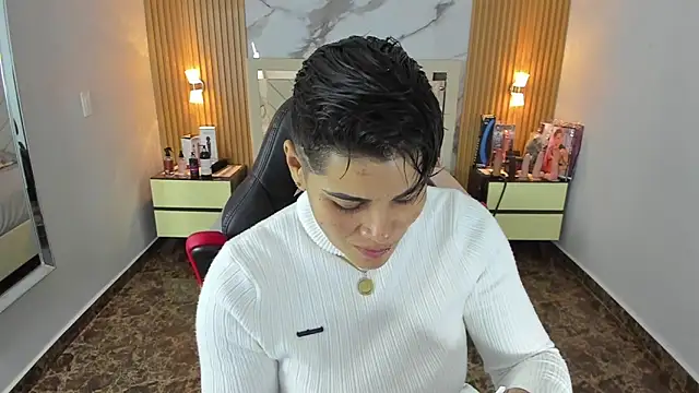 KAROLLJONES1 online show from October 2025 07:34:02 PM