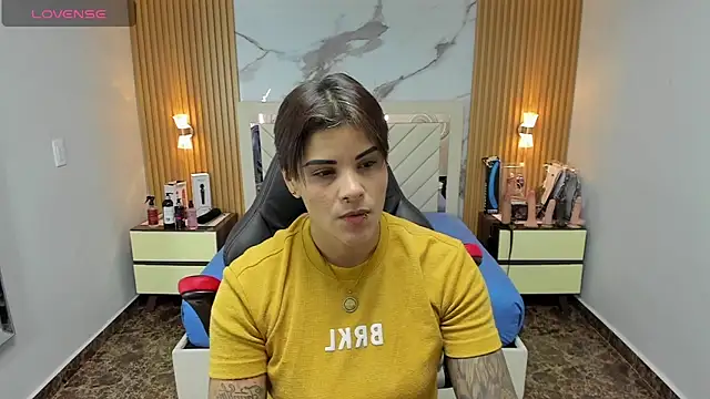 KAROLLJONES1 online show from November 2025 07:13:02 PM