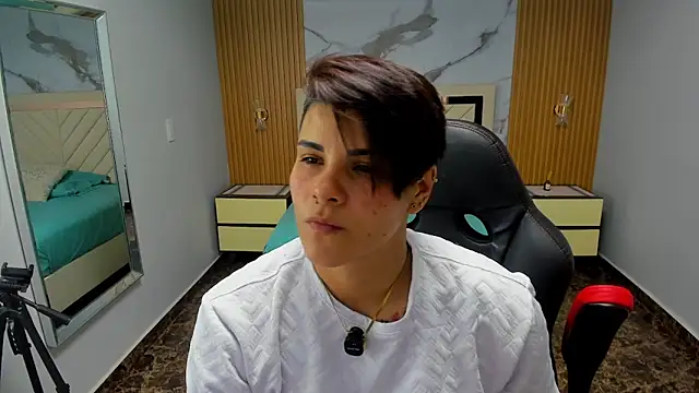 KAROLLJONES1 online show from March 2026 07:00:02 PM