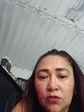 Snapshot of linda_luna29 chatting on June 2026 05:28:01 AM linda luna29 online show from June 2026 05:28:01 AM