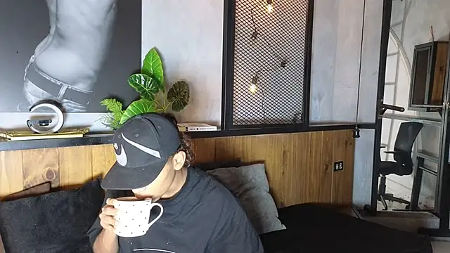 AlanCutee online show from April 2026 12:39:01 PM