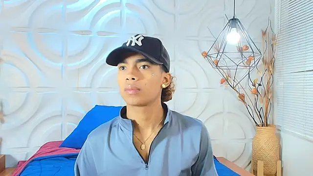 Snapshot of AlanCutee chatting on June 2026 01:03:01 PM AlanCutee online show from June 2026 01:03:01 PM