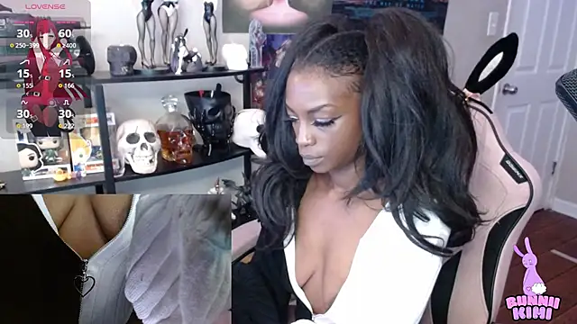 Snapshot of bunniikimi chatting on September 2025 12:39:01 PM bunniikimi online show from September 2025 12:39:01 PM