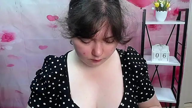 Snapshot of NeonilaLisova chatting on May 2026 05:13:01 AM NeonilaLisova online show from May 2026 05:13:01 AM