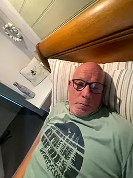 Snapshot of philefc chatting on October 2025 08:15:02 AM philefc online show from October 2025 08:15:02 AM