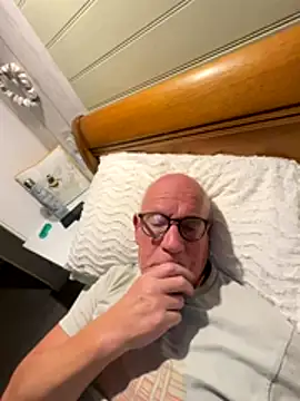 Snapshot of philefc chatting on October 2025 09:08:02 PM philefc online show from October 2025 09:08:02 PM