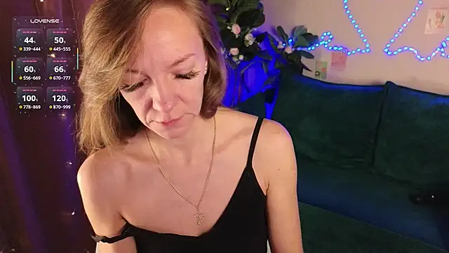 Snapshot of Jesica_mooon chatting on December 2025 01:36:01 AM Jesica mooon online show from December 2025 01:36:01 AM