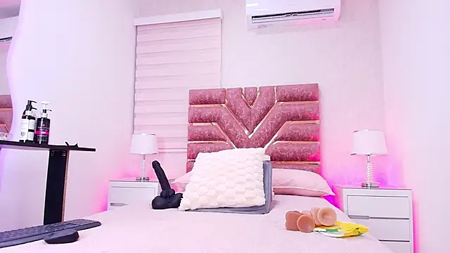 emma madi online show from December 2025 12:01:02 PM