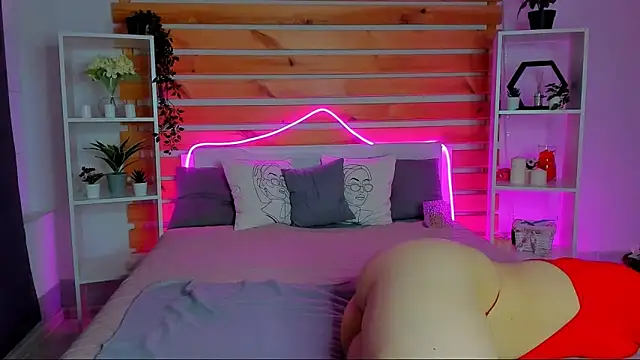 Snapshot of Laura_Ellinss chatting on October 2025 08:59:01 AM Laura Ellinss online show from October 2025 08:59:01 AM