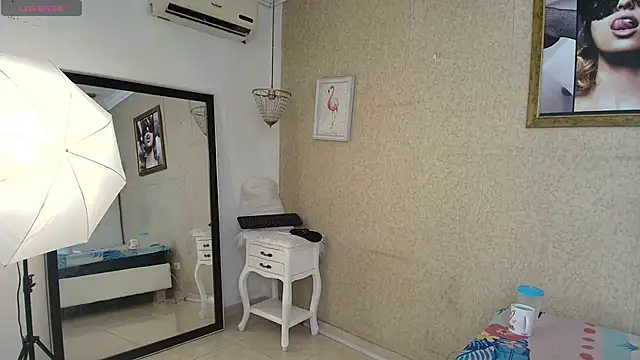 Miladiosa online show from October 2025 11:36:02 AM