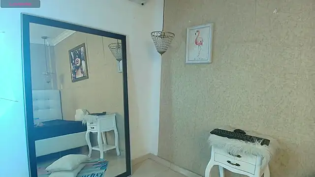 Miladiosa online show from November 2025 12:06:01 PM