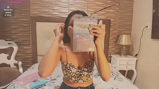 Miladiosa online show from April 2026 01:27:02 PM