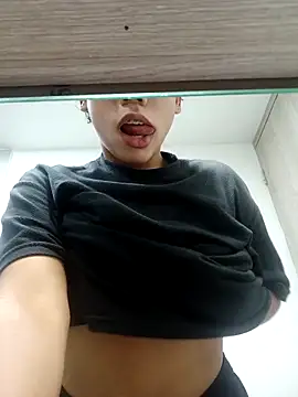 Snapshot of FunJade chatting on November 2025 07:45:02 PM FunJade online show from November 2025 07:45:02 PM