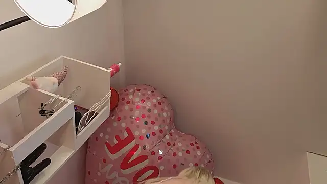 Snapshot of __Miray__ chatting on February 2026 05:25:01 AM Miray online show from February 2026 05:25:01 AM