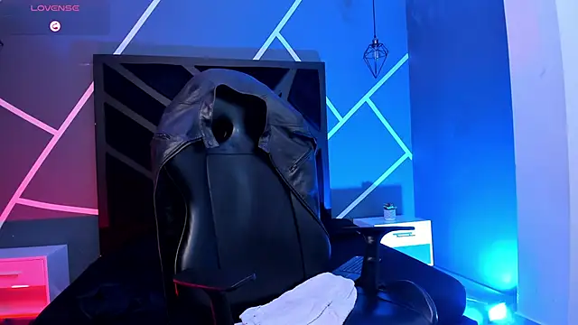 Eryonbradley online show from December 2025 07:53:02 PM