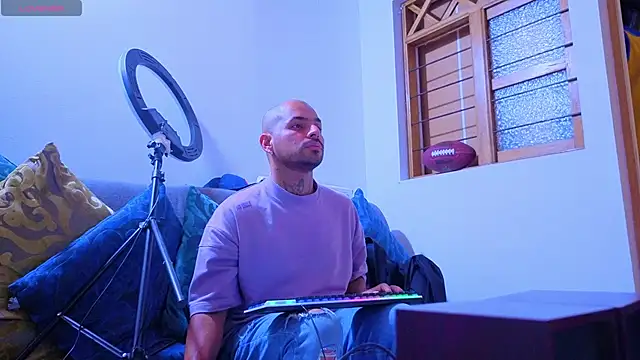 tomas smith1 online show from October 2025 12:22:01 AM