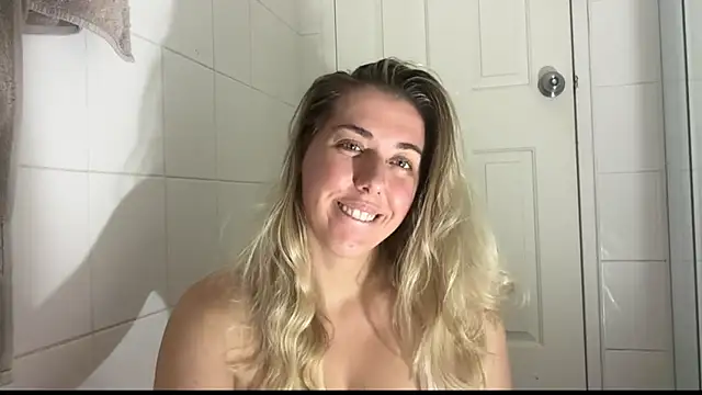 Snapshot of louiseberkeley chatting on October 2025 11:34:02 AM louiseberkeley online show from October 2025 11:34:02 AM