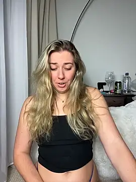 Snapshot of louiseberkeley chatting on June 2026 09:02:01 AM louiseberkeley online show from June 2026 09:02:01 AM