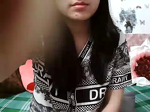 Linda-24 online show from March 2026 10:57:01 PM