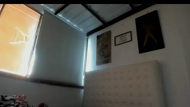 Snapshot of Roxannelorence_ chatting on October 2025 01:45:02 PM Roxannelorence  online show from October 2025 01:45:02 PM