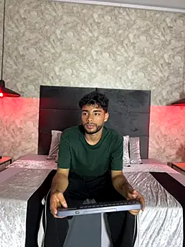 Snapshot of RaphaelDufort chatting on September 2025 12:33:02 AM RaphaelDufort online show from September 2025 12:33:02 AM