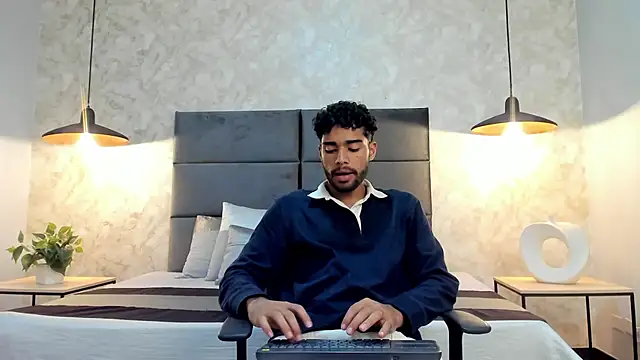 Snapshot of RaphaelDufort chatting on September 2025 12:03:02 AM RaphaelDufort online show from September 2025 12:03:02 AM