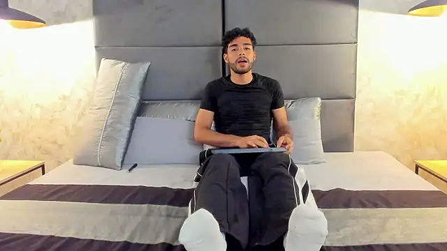 Snapshot of RaphaelDufort chatting on September 2025 11:53:02 PM RaphaelDufort online show from September 2025 11:53:02 PM