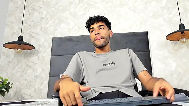 Snapshot of RaphaelDufort chatting on October 2025 12:00:02 AM RaphaelDufort online show from October 2025 12:00:02 AM