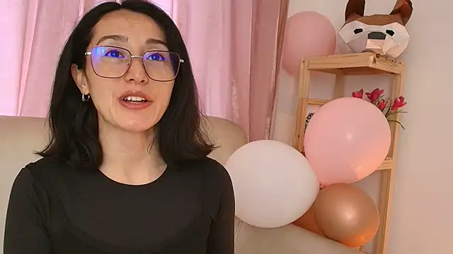 Ginevra esposito online show from April 2026 12:39:01 PM