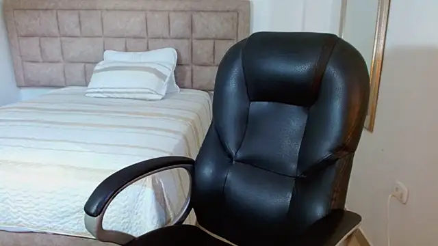 Snapshot of lilithfox05 chatting on October 2025 10:18:02 PM lilithfox05 online show from October 2025 10:18:02 PM