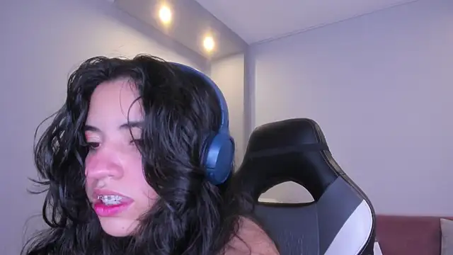 Nicol Chang online show from January 2026 09:09:01 PM