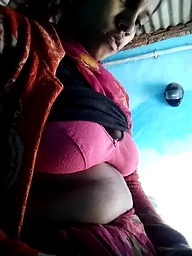 Hot-qwer online show from February 2026 07:15:02 AM